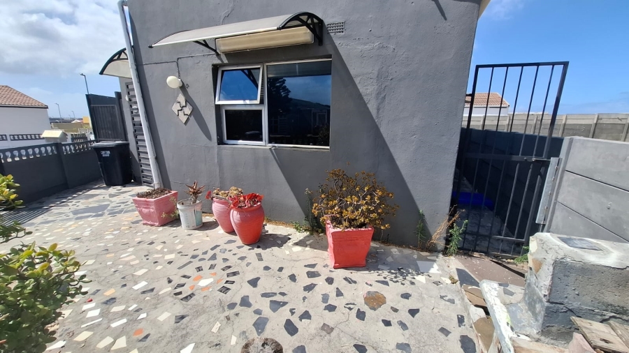 3 Bedroom Property for Sale in Strandfontein Village Western Cape